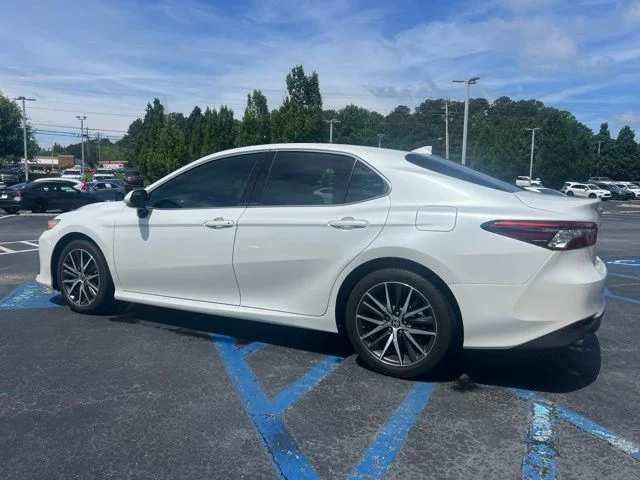 Used 2022 Wind Chill Pearl Toyota XLE image 9