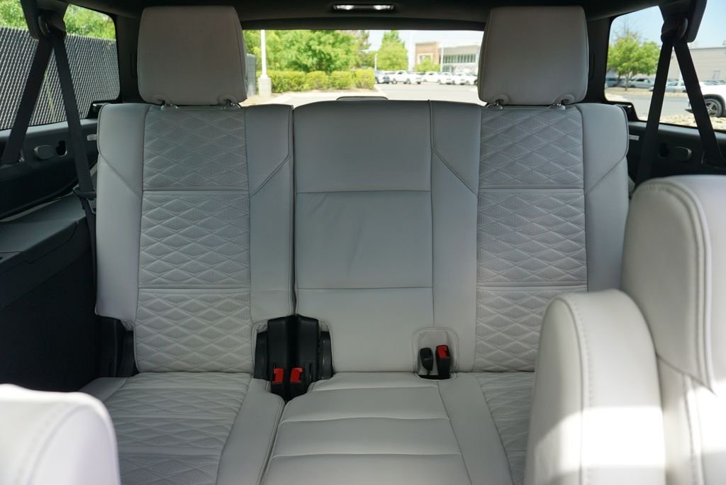 Used 2025 Crystal White Cadillac V-Series image 42