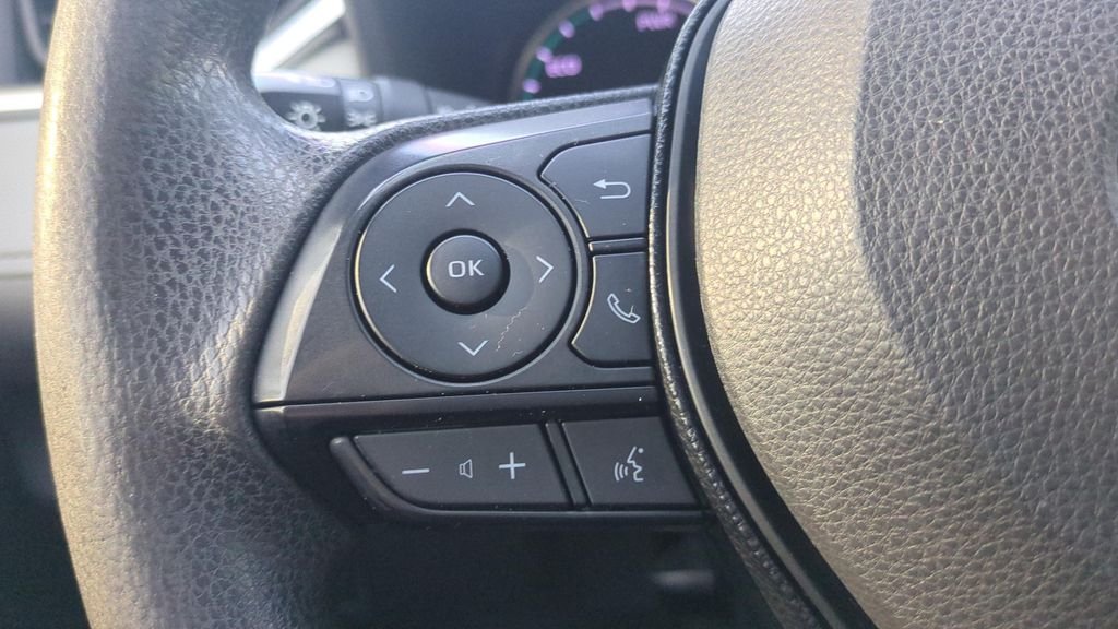 Used 2020  Toyota XLE image 20