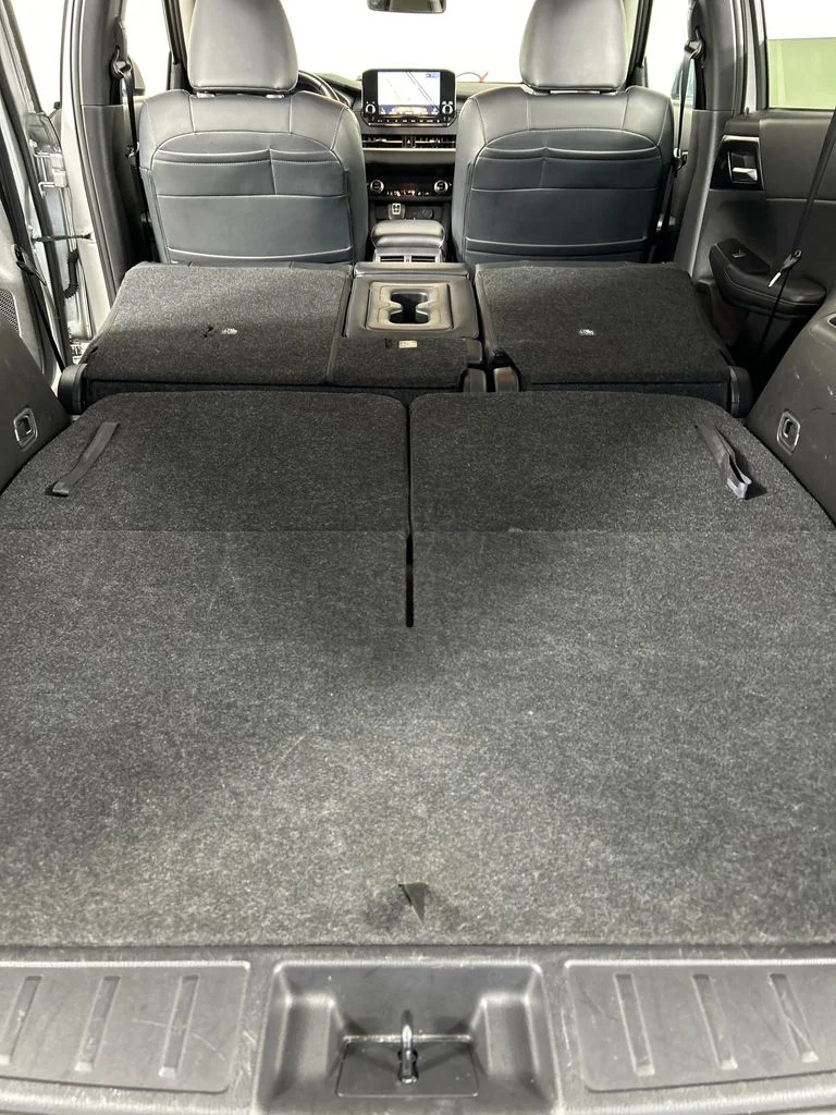 Used 2024 Silver Mitsubishi SE image 20