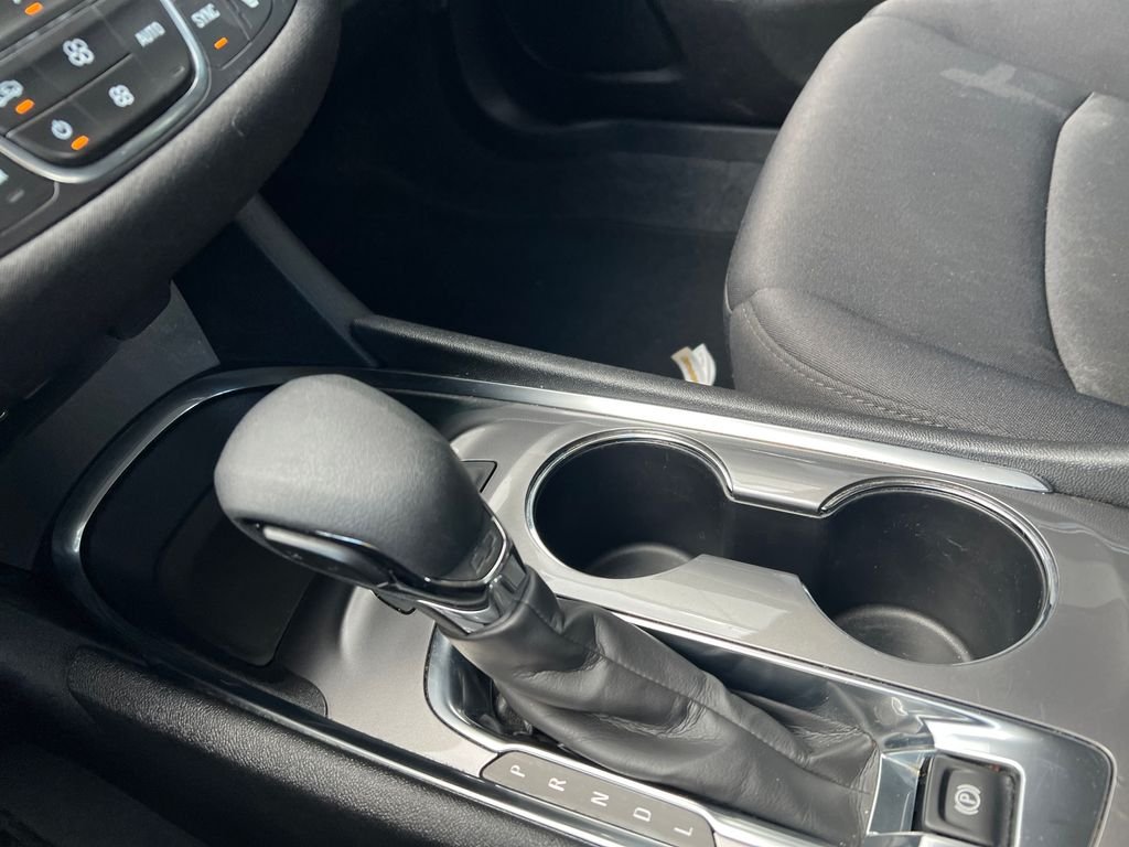 Used 2025 Summit White Chevrolet LT image 18