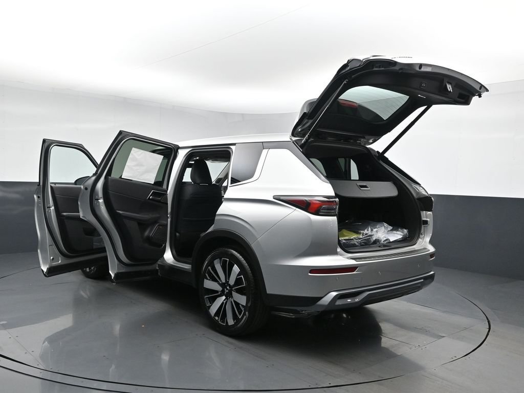 New 2026 Silver Mitsubishi SE image 28