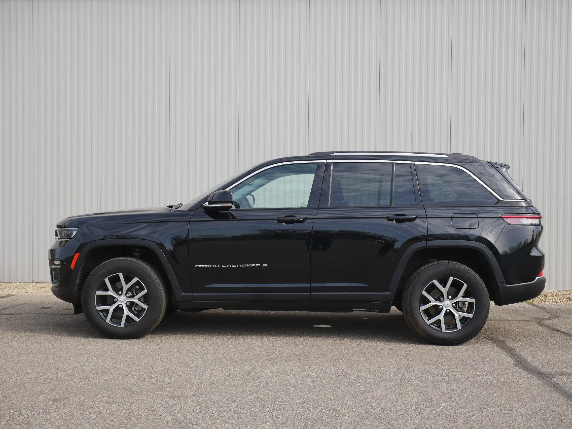 Used 2023 Jeep Grand Cherokee Limited with VIN 1C4RJHBG1PC613914 for sale in Hastings, Minnesota