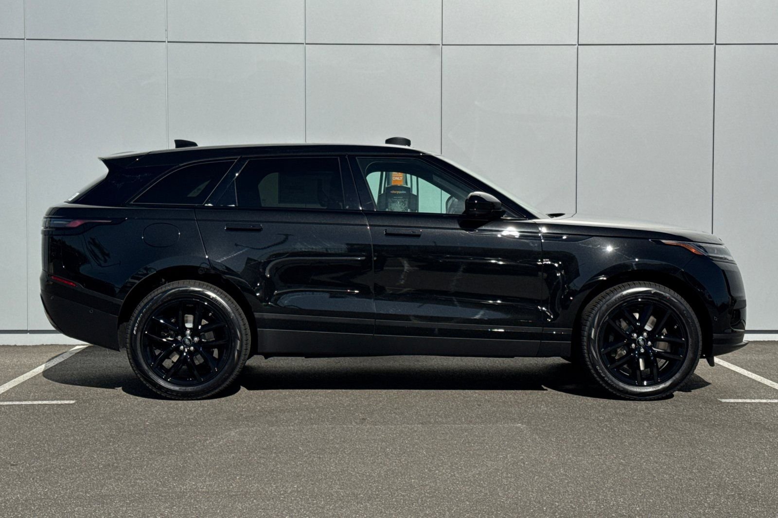 New 2026 Santorini Black Land Rover S image 6