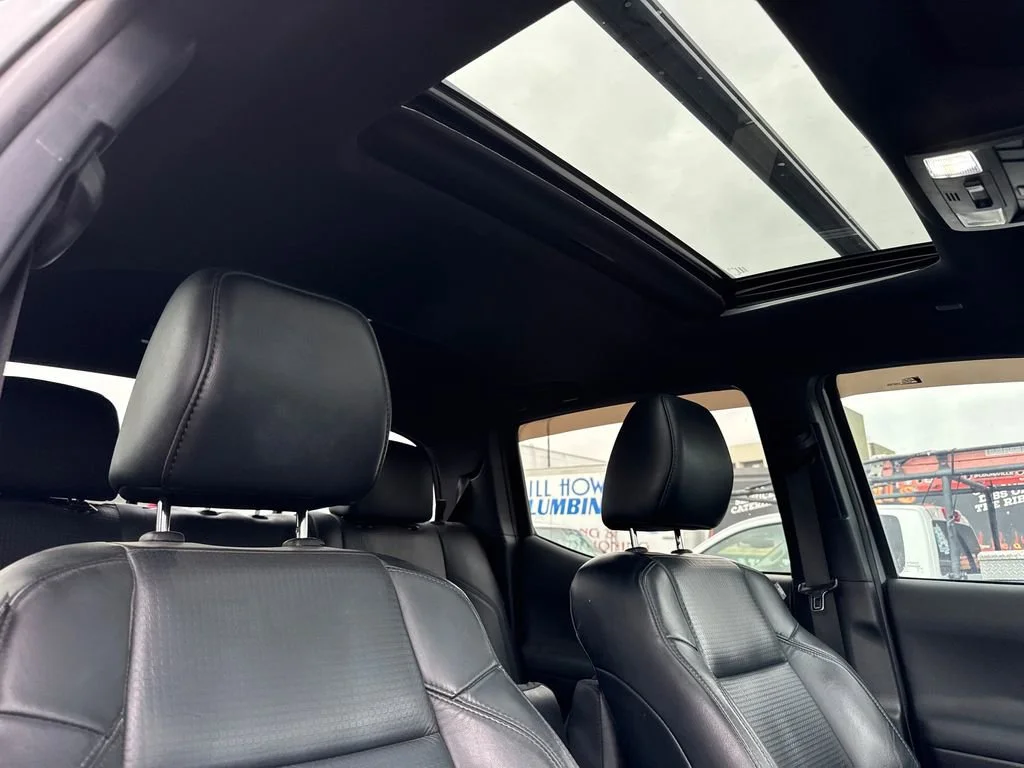 Used 2019  Toyota SR image 2