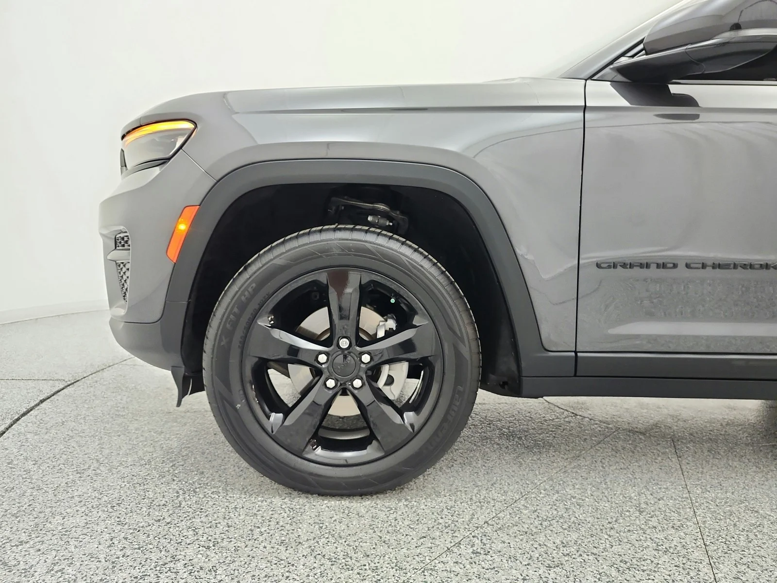 Used 2023 Baltic Gray Metallic Clearcoat Jeep Laredo X image 18