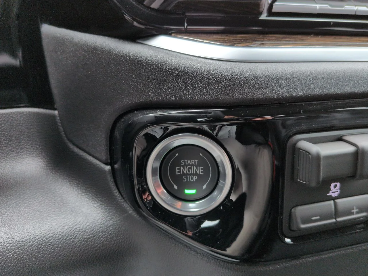 New 2026 Sterling Metallic GMC SLE image 17