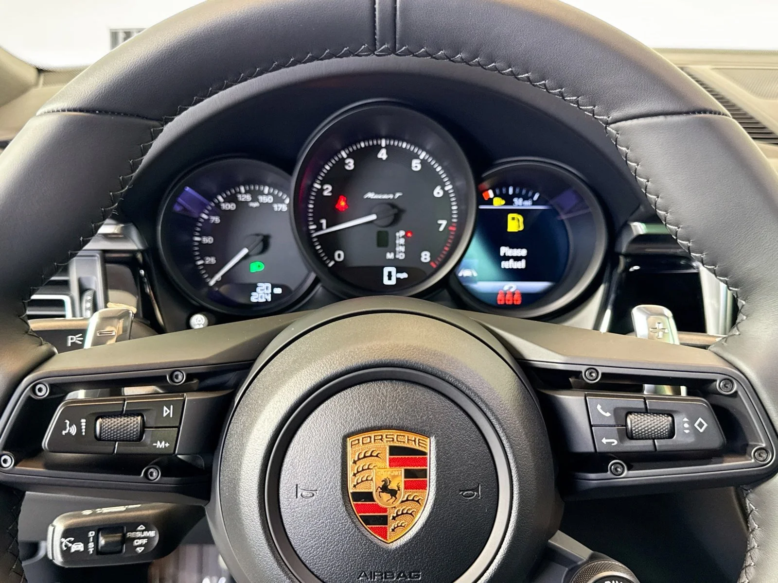 2026 Porsche Macan T - Photo 14