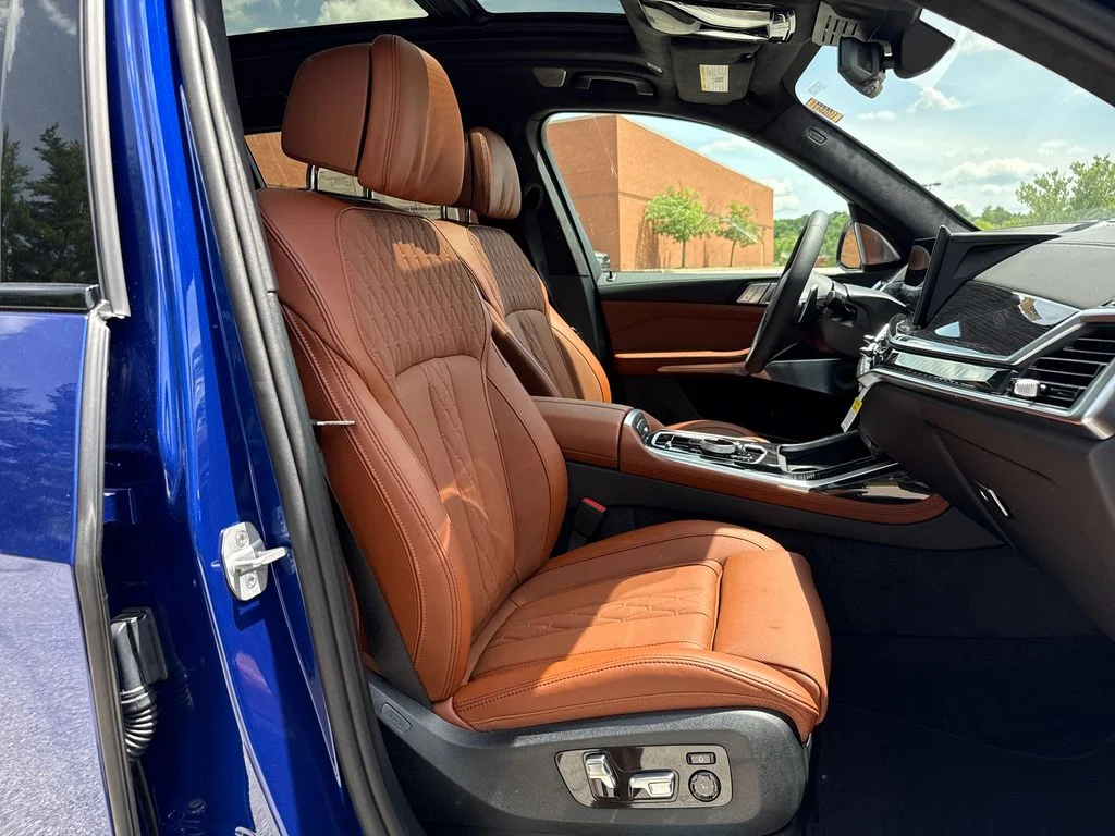 New 2027 Blue BMW M60i image 30
