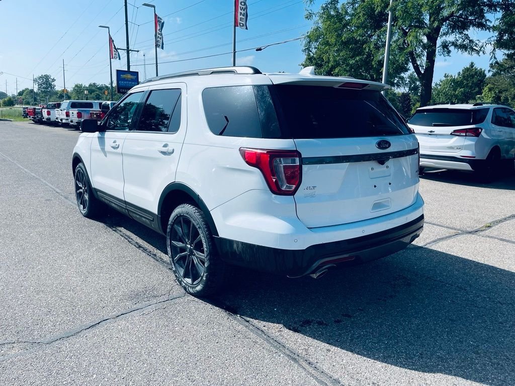 Used 2017 White Ford XLT image 3