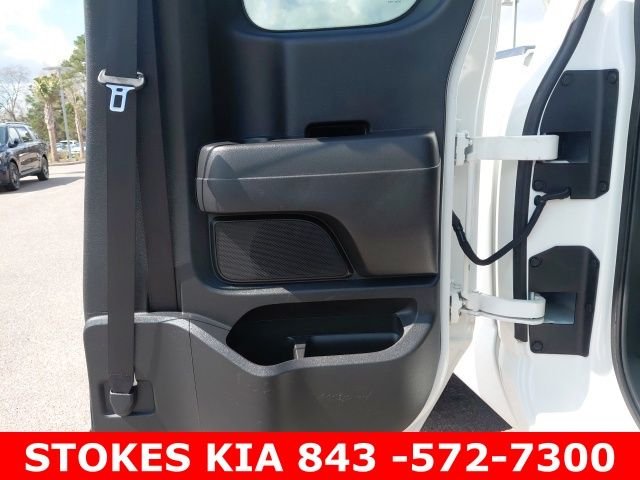 Used 2018 White Nissan S image 27