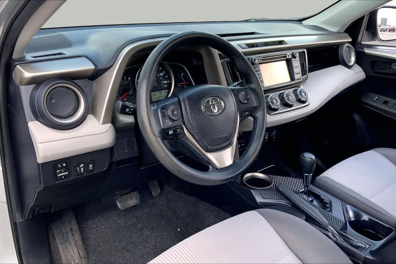 Used 2015 Classic Silver Metallic Toyota LE image 17