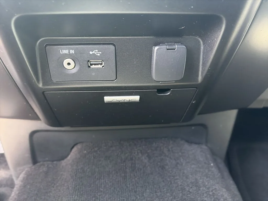 Used 2015 White Ford XLT image 25