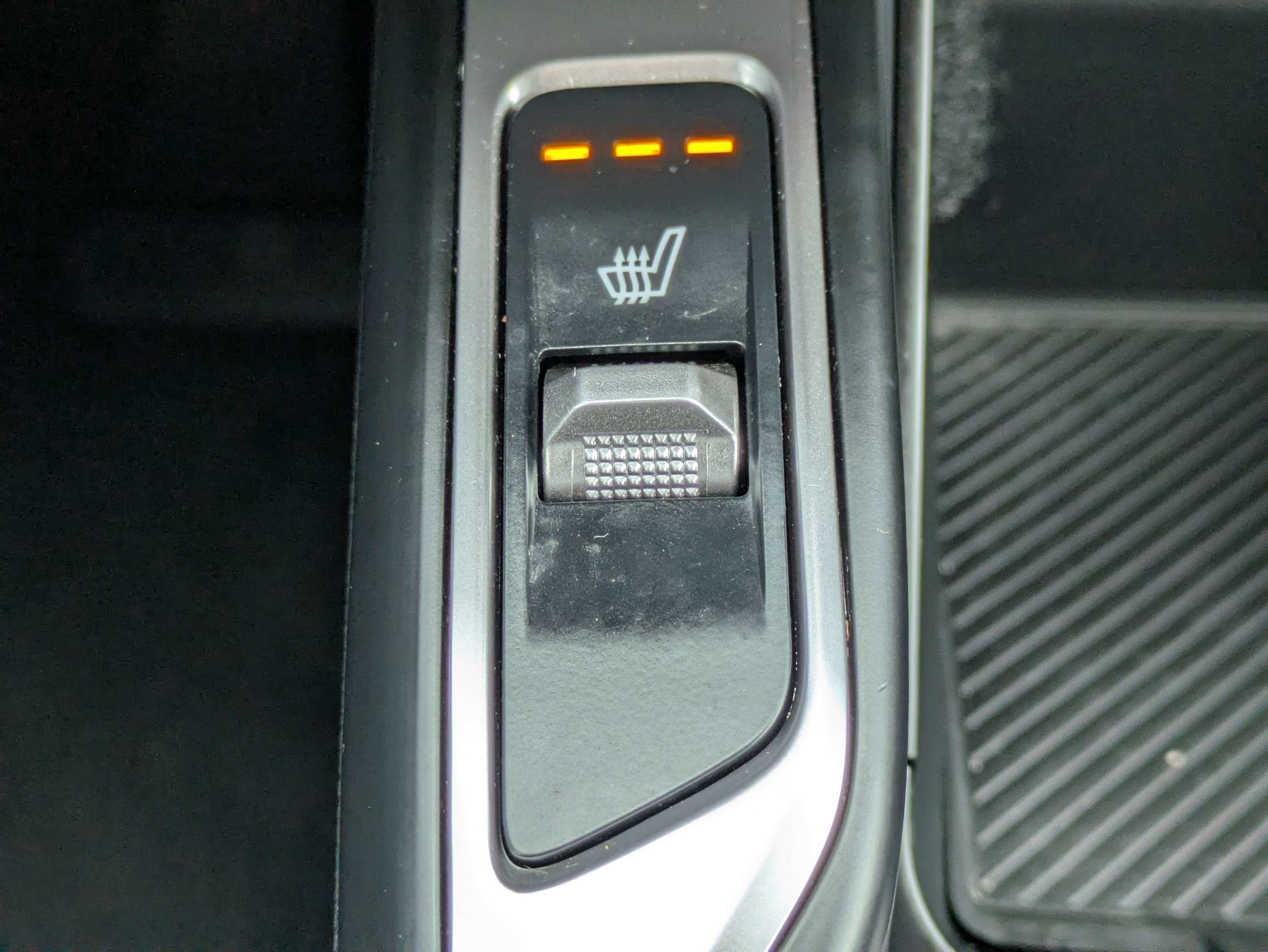 Certified Used 2025 Wolf Gray Kia X-Line EX image 29
