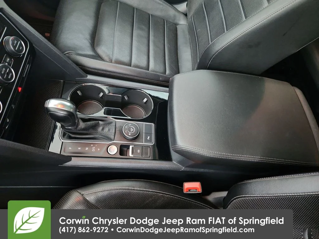 Used 2019  Volkswagen SEL image 28