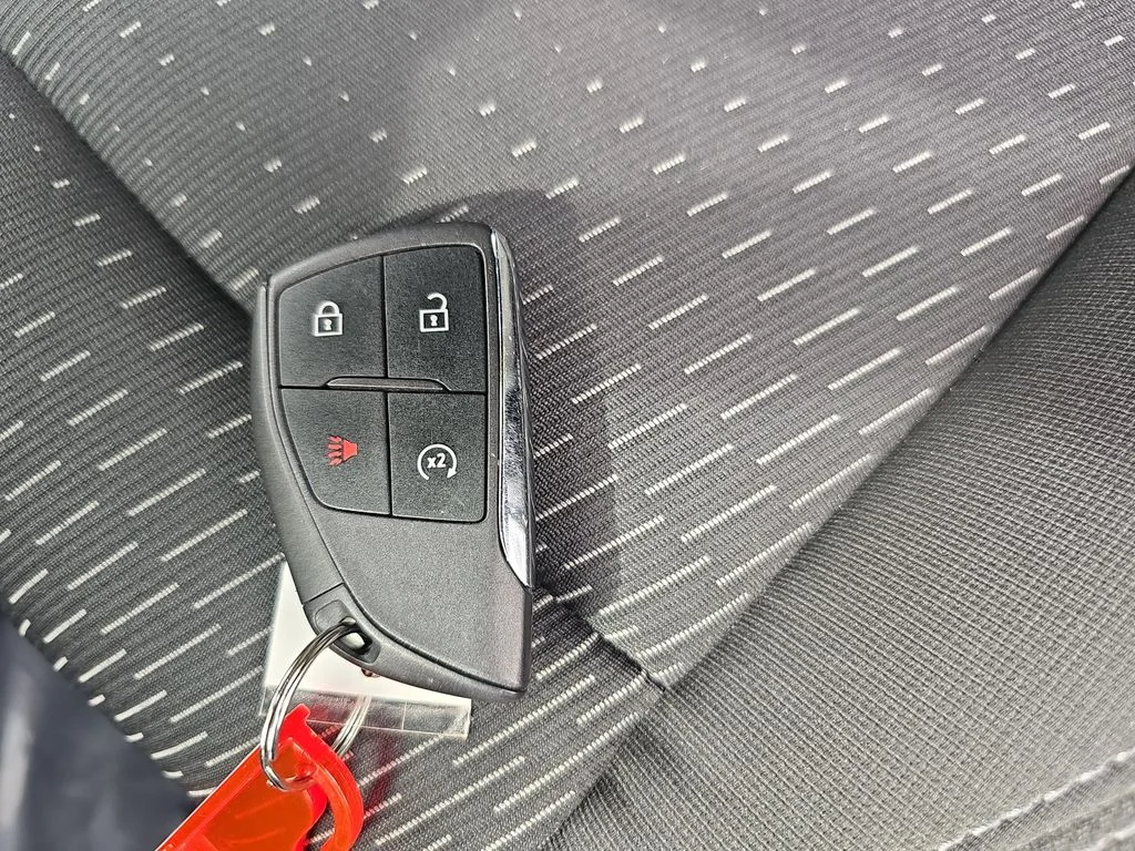 Used 2025 White Chevrolet LT image 34