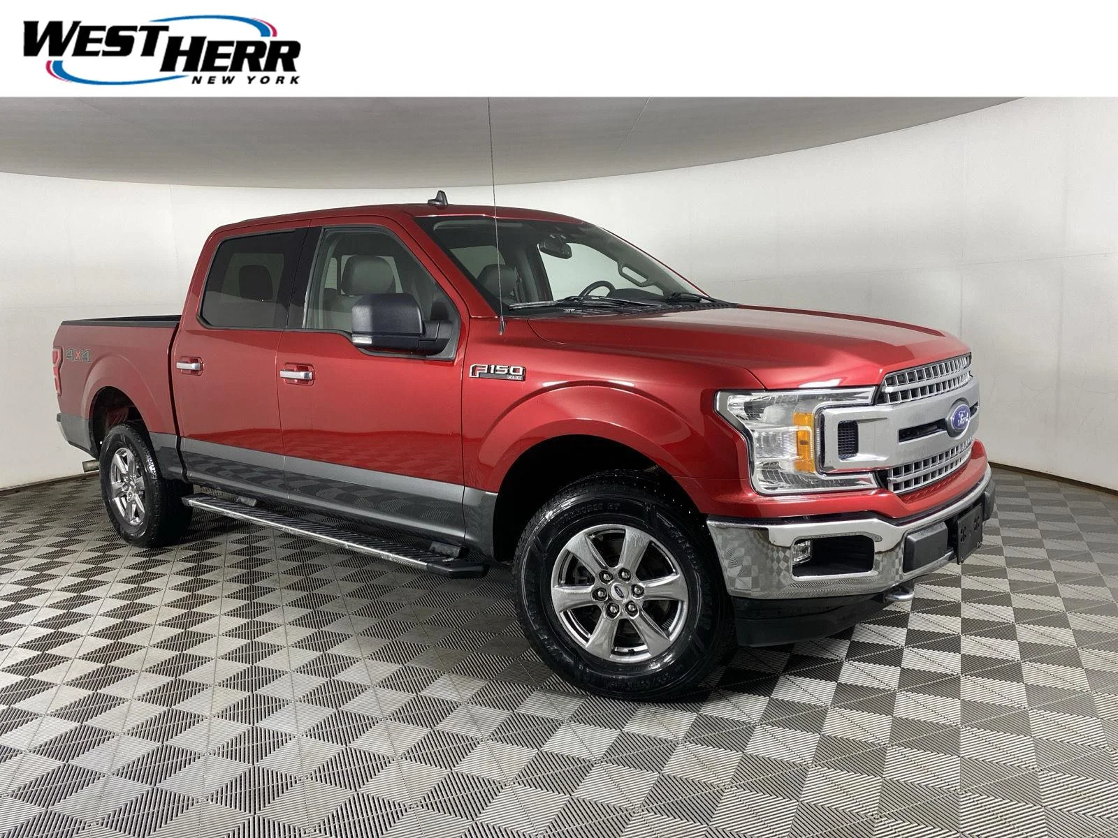 Used 2020 Rapid Red Metallic Tinted Clearcoat/Magnetic Ford XLT image 1