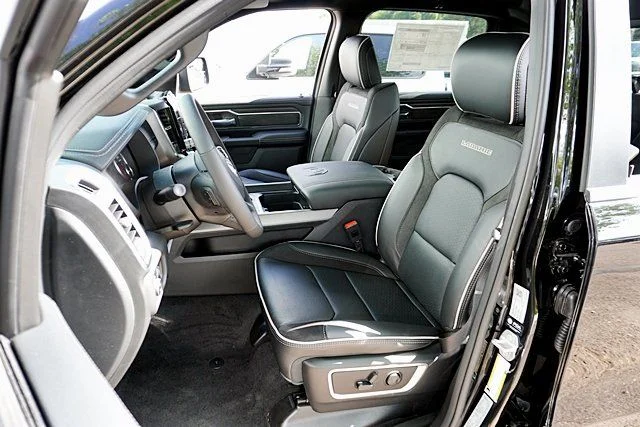 New 2026 Diamond Black Crystal Pearl-Coat Exterior Paint RAM Laramie image 21