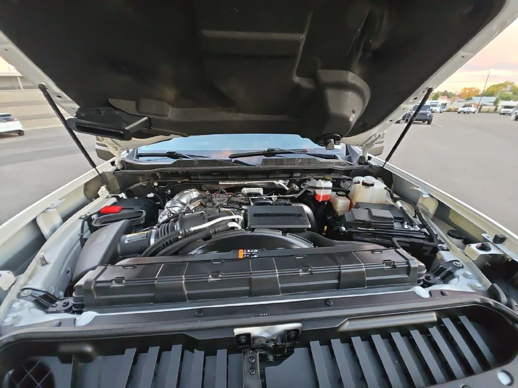 Used 2026 Summit White Chevrolet LT image 30