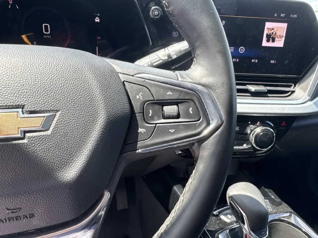 Used 2025 White Chevrolet LT image 28