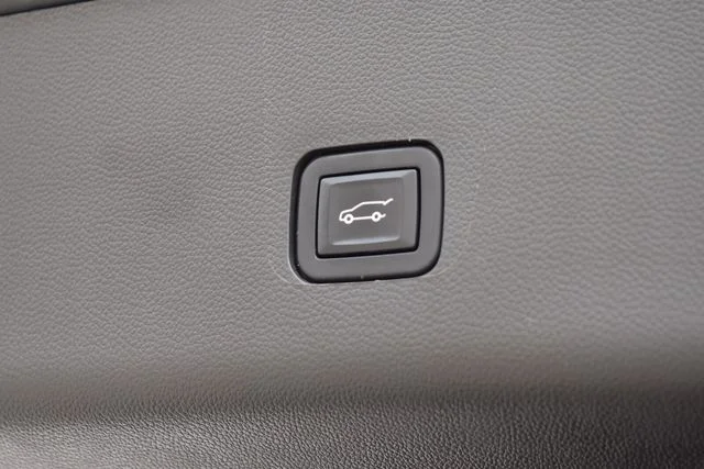 Used 2022 Black Chevrolet Premier image 25