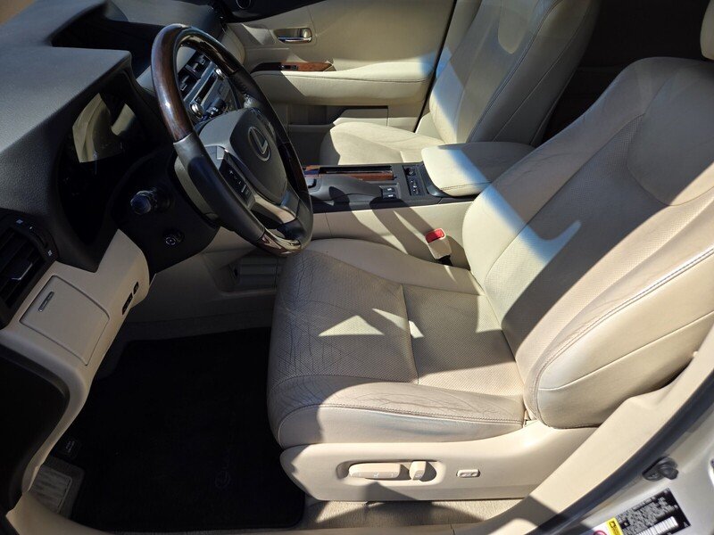 Used 2013 Cashmere Metallic LEXUS AWD 4DR image 10