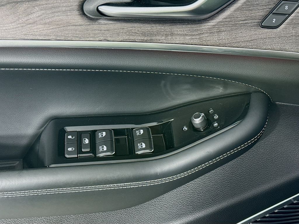 Used 2021 Black Jeep Overland image 19