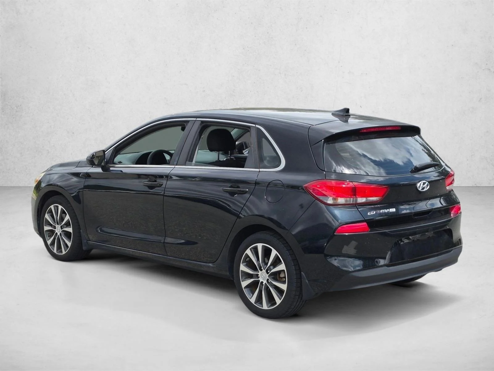 Used 2018 Black Noir Pearl Hyundai  image 7