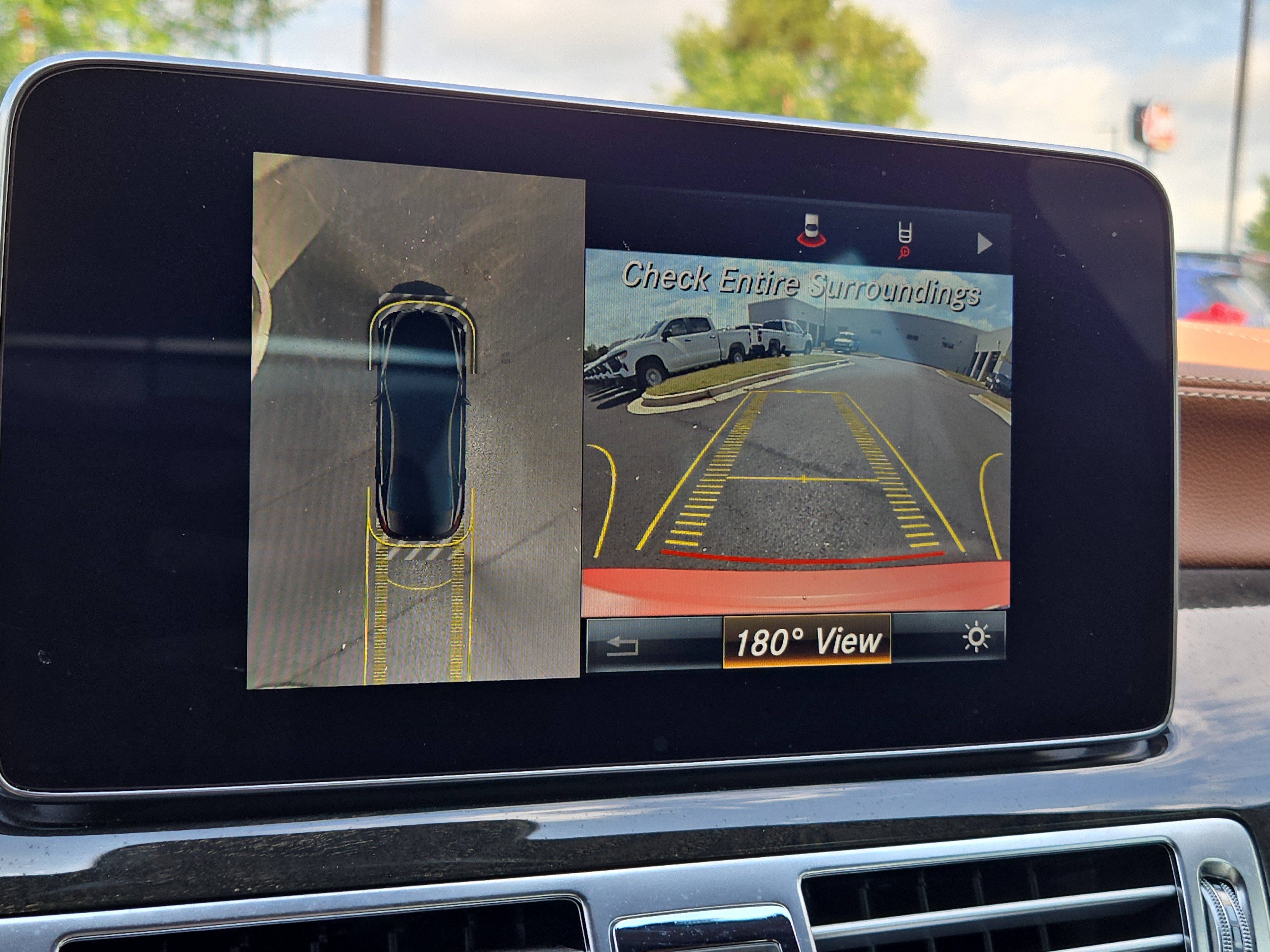 Used 2018 Red Mercedes-Benz 4MATIC® image 34