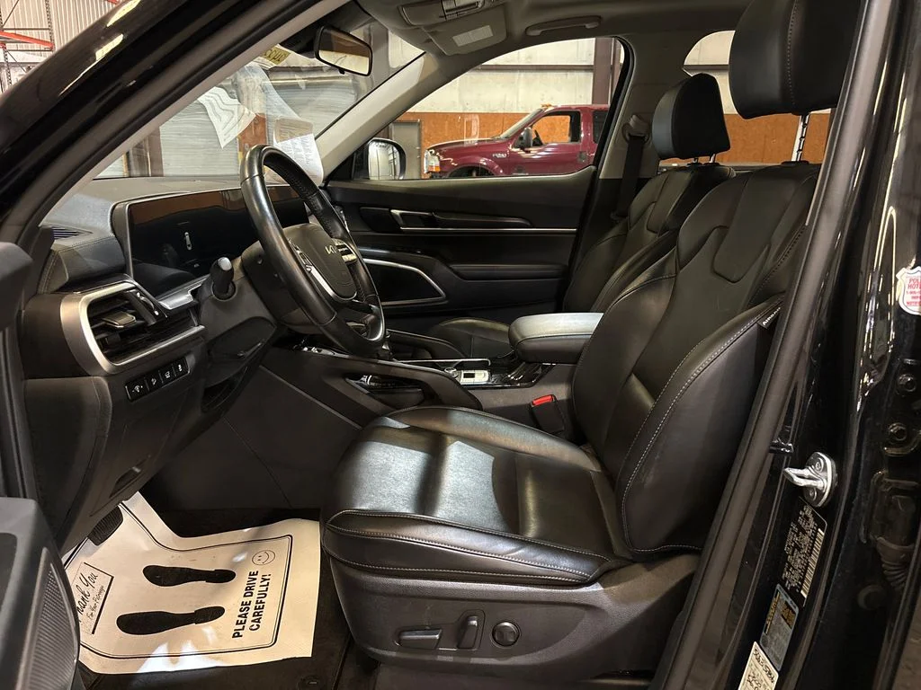 Used 2025 Black Kia S image 9