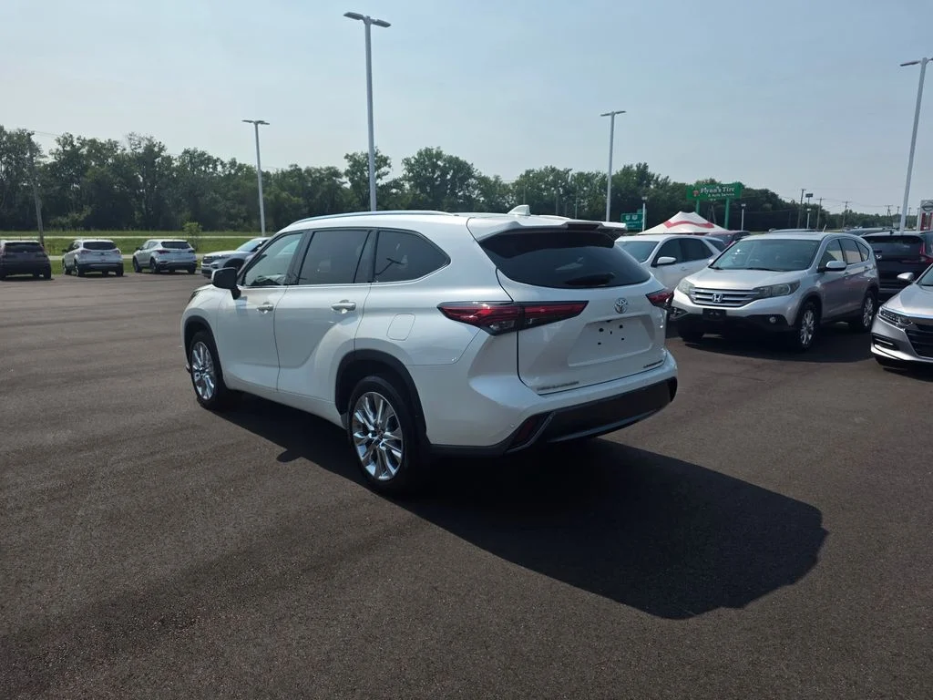 Used 2021 Blizzard Pearl Toyota Limited image 5