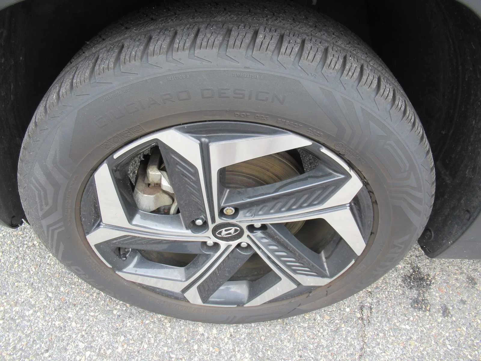 Used 2024 Amazon Gray Hyundai SEL Convenience image 12