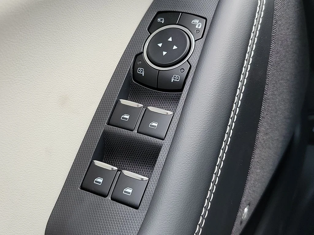 2025 Ford Mustang Mach-E Premium - Photo 13