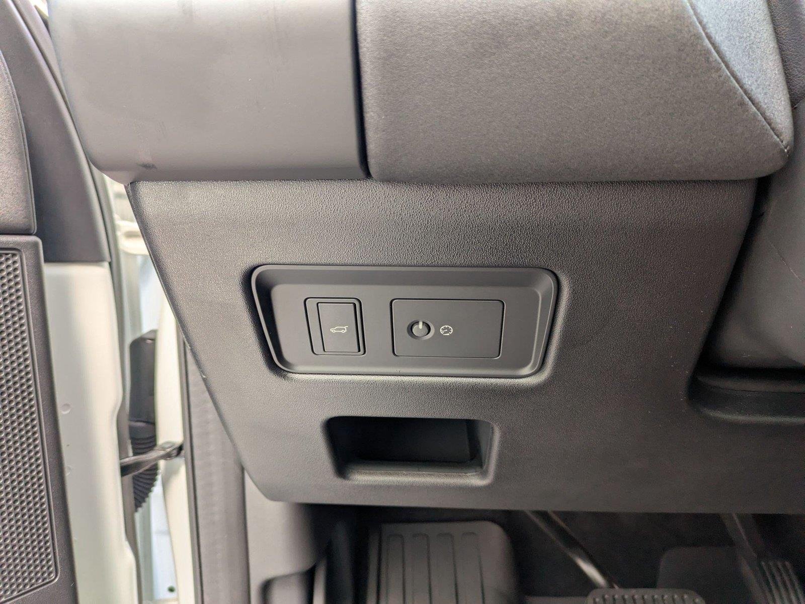 Used 2024 Fuji White Land Rover S image 16