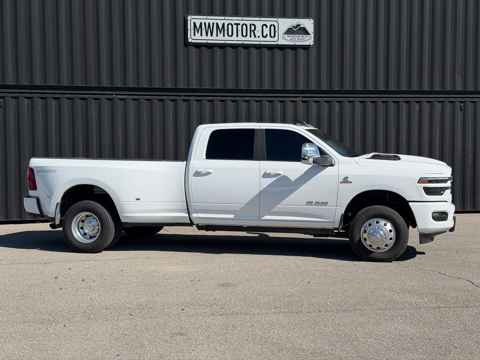 2025 RAM 3500 Laramie 4X4 Crew Cab LWB's photo