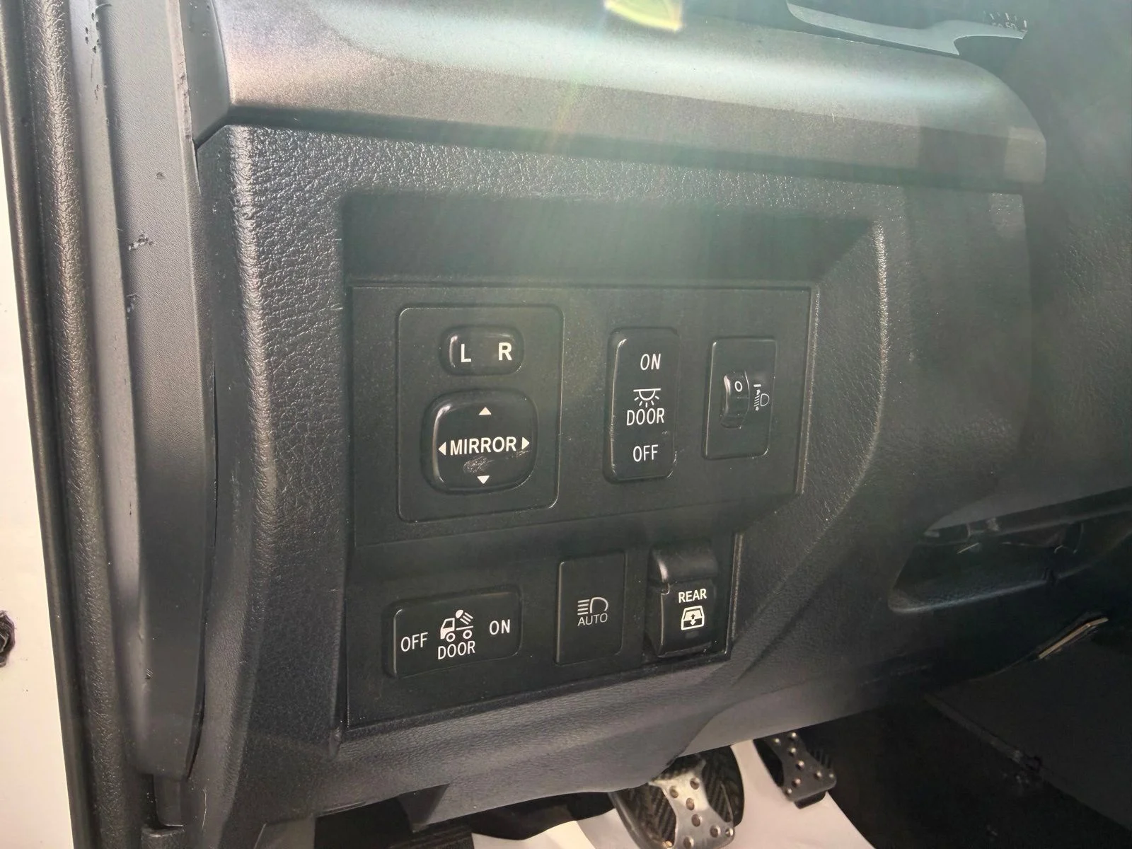 Used 2020 White Toyota SR5 image 9