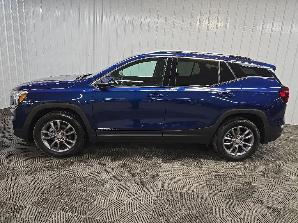 Used 2023 Blue GMC SLT image 5