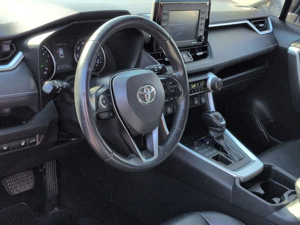 Used 2021 Red Toyota XLE Premium image 2