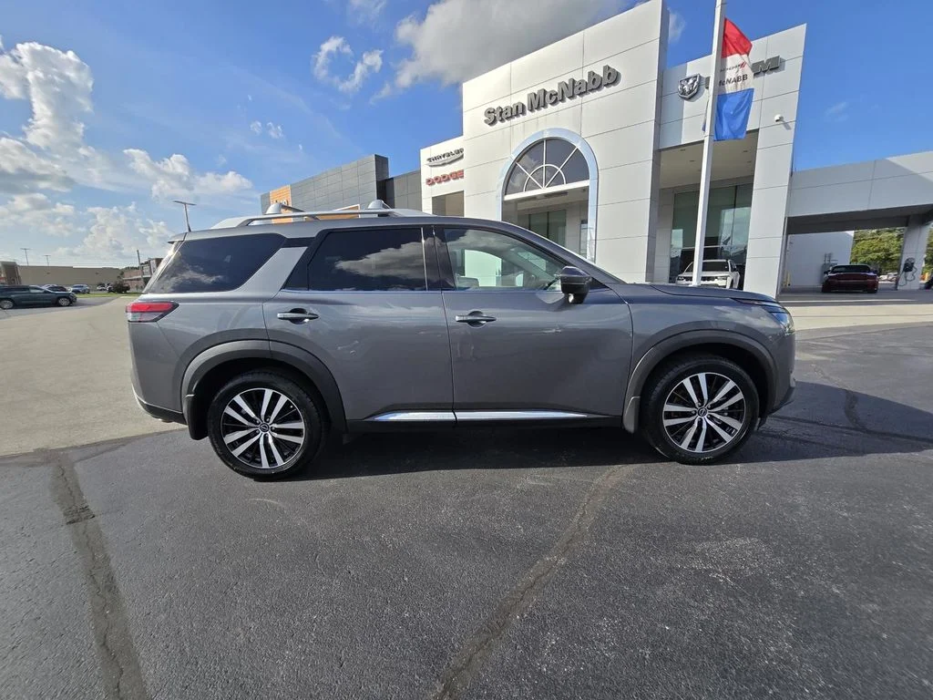 Used 2024 Gray Nissan Platinum 4WD image 7