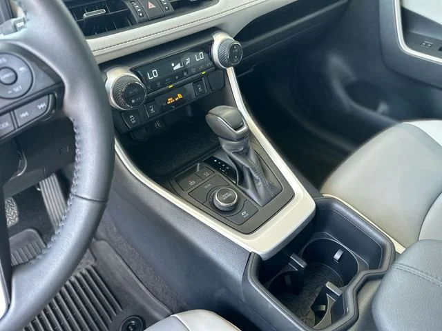 Used 2024 Silver Toyota XLE Premium image 22