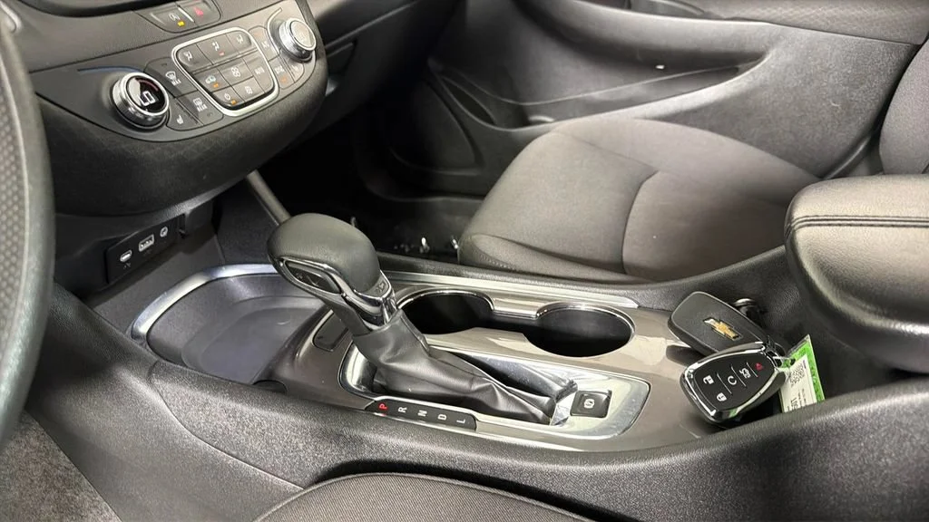Used 2022 Silver Ice Metallic Chevrolet LT image 22