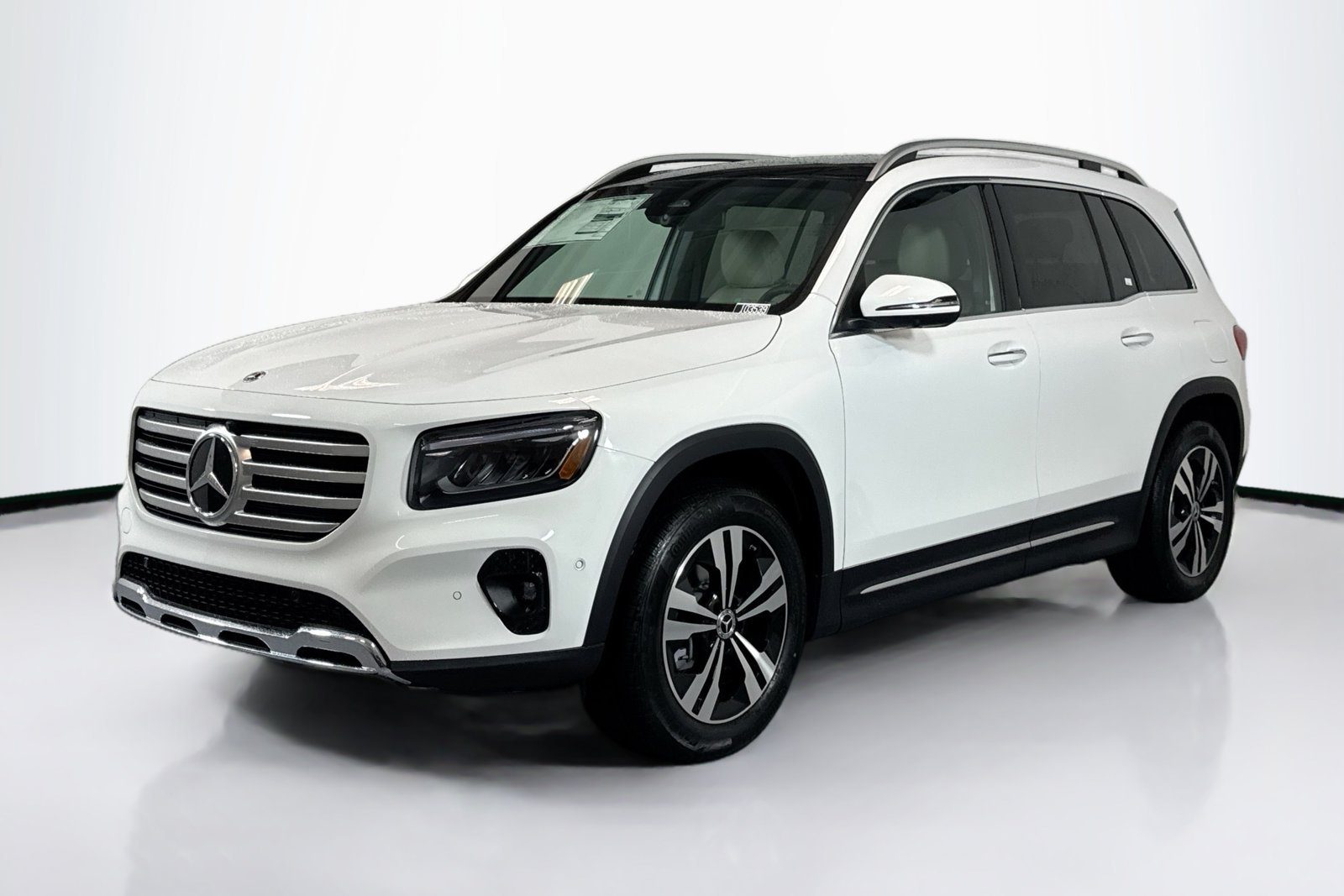 New 2026 Polar White Mercedes-Benz GLB 250 image 1