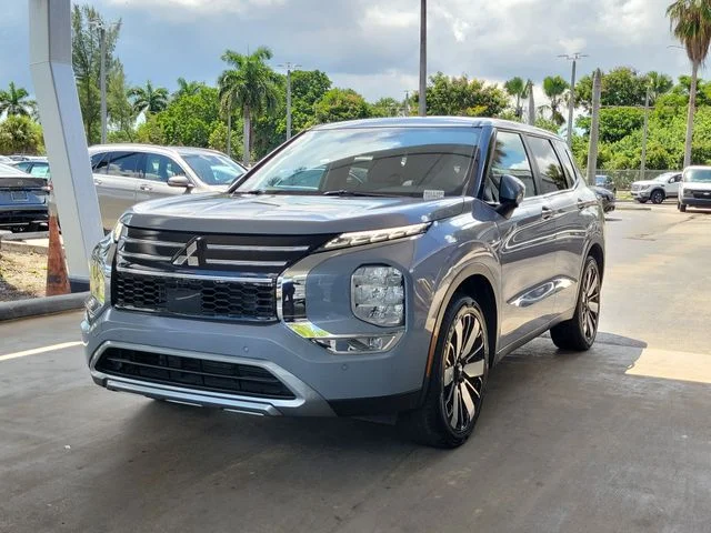 Used 2025 Gray Mitsubishi SE image 30