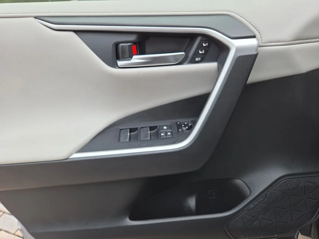 Certified Used 2020 Silver Toyota Limited image 27