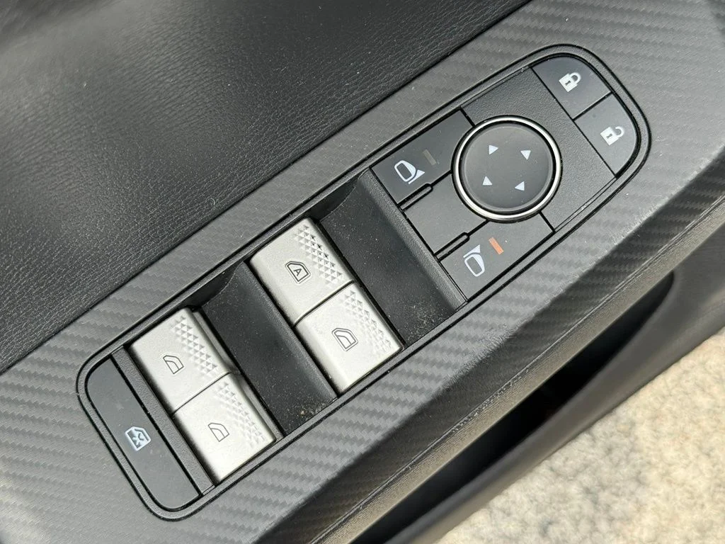 Used 2022  Mitsubishi ES image 13