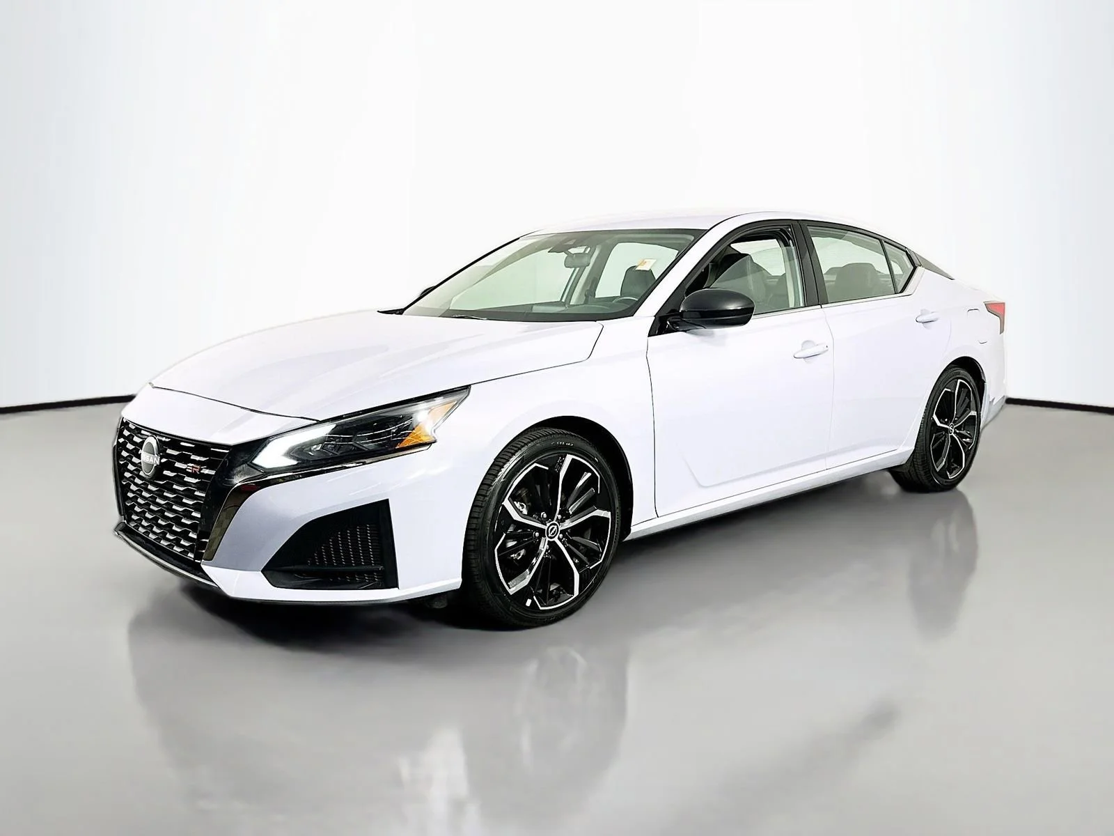 Used 2024 Gray Nissan 2.5 SR image 4