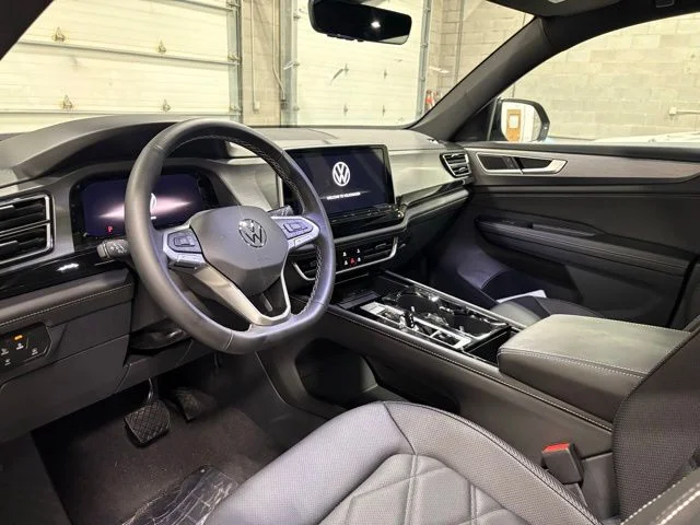 New 2026 Black Volkswagen 2.0T SE w/Technology image 9