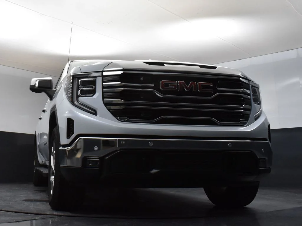 Used 2026 White GMC SLT image 33