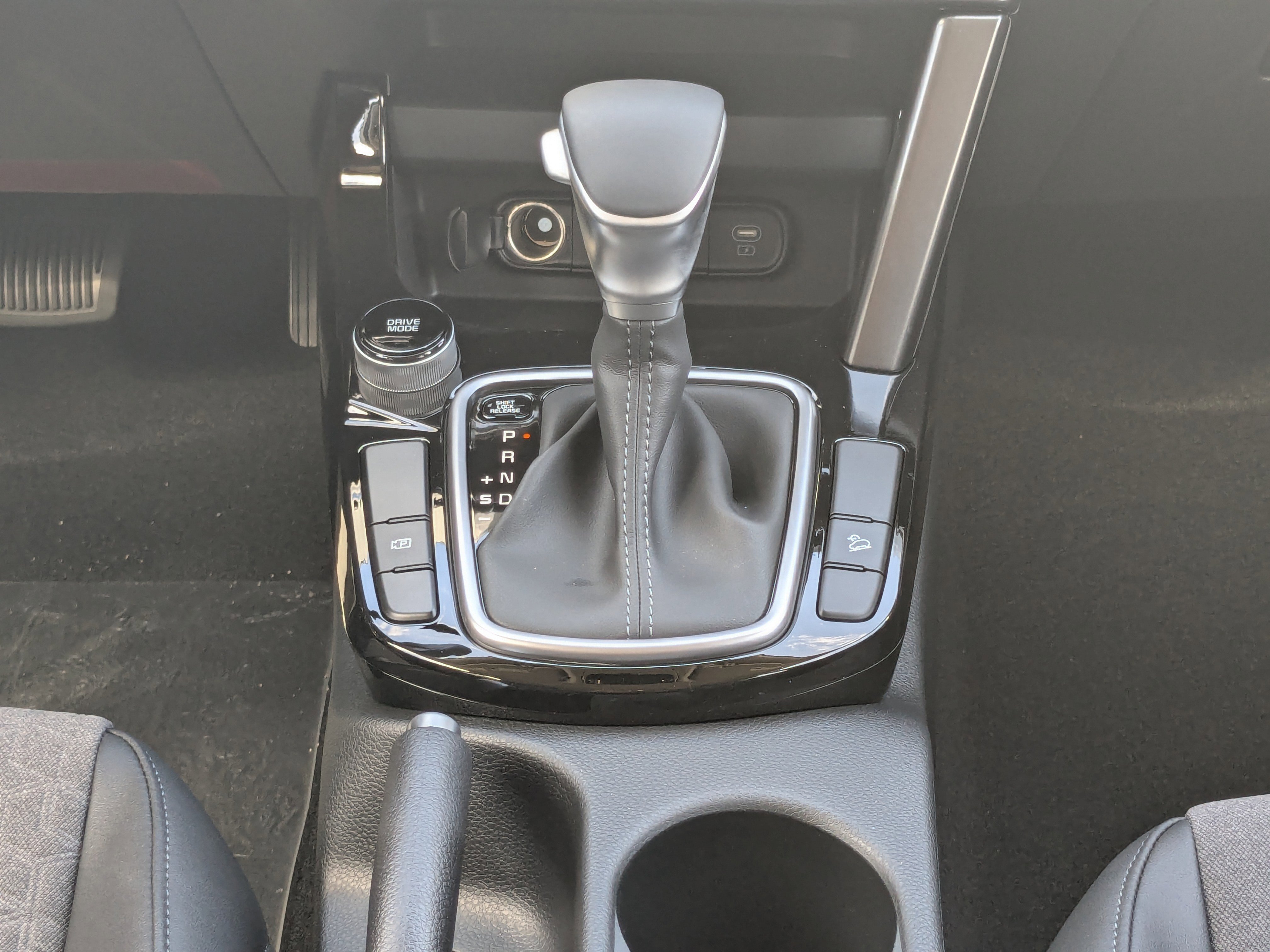 New 2026 Snow White Pearl Kia S image 21