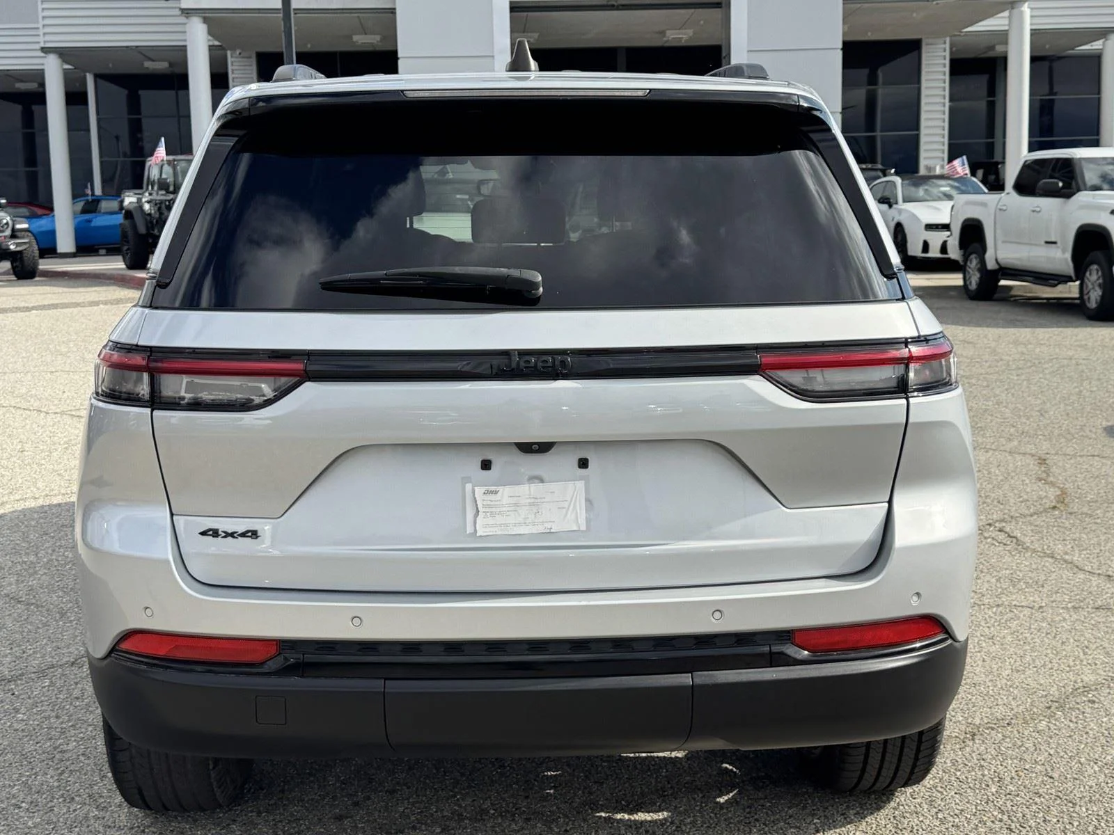 Used 2023 Silver Zynith Jeep Altitude image 5